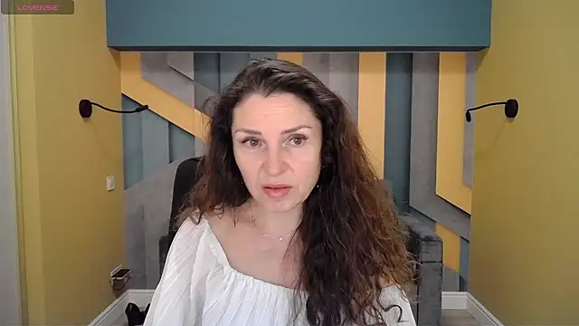 EllaLong online show from 12/17/24, 12:33