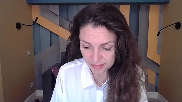 EllaLong online show from 10/08/25, 11:30