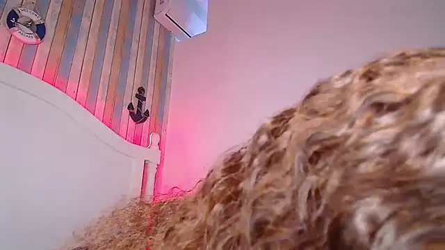 Snapshot of NaiaGils chatting on 03/08/25, 03:24 NaiaGils online show from 03/08/25, 03:24