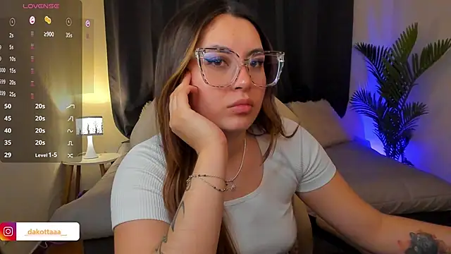 dakottaa  online show from 12/01/25, 11:32