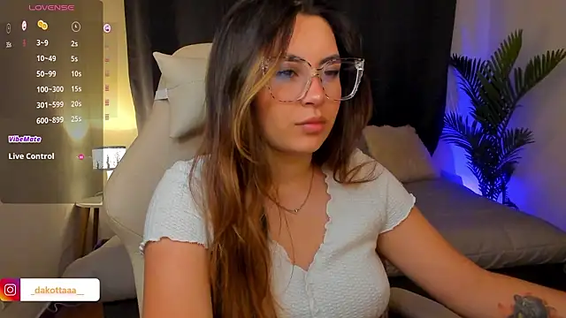 Snapshot of dakottaa_ chatting on 01/16/26, 12:03 dakottaa online show from 01/16/26, 12:03