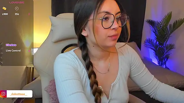 Snapshot of dakottaa_ chatting on 02/11/26, 11:32 dakottaa online show from 02/11/26, 11:32