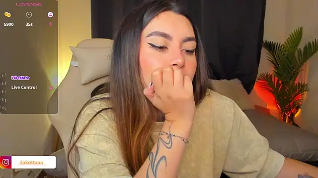 dakottaa  online show from 03/25/26, 11:33