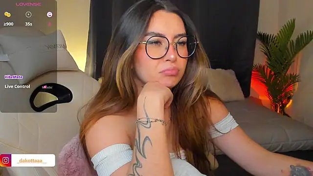 dakottaa  online show from 04/06/26, 11:38