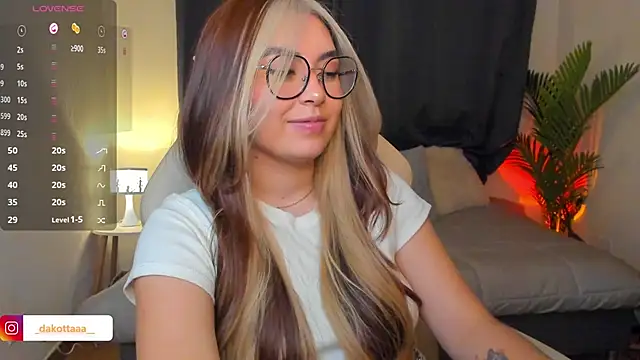 dakottaa  online show from 04/22/26, 01:30