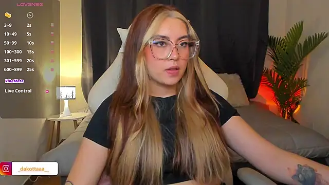 dakottaa  online show from 04/24/26, 12:02