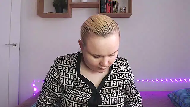 Karolina love  online show from 02/27/26, 07:41