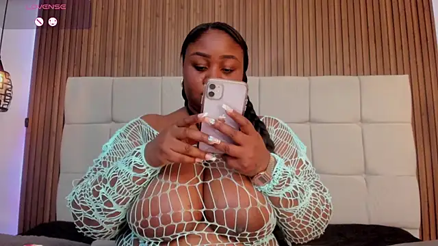 Saravy Blandon online show from 09/17/25, 11:01