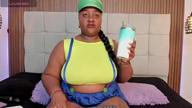 Saravy Blandon online show from 10/16/25, 11:00