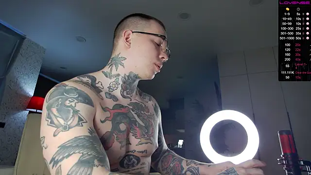 Snapshot of Tommy_cat chatting on 12/20/24, 05:14 Tommy cat online show from 12/20/24, 05:14