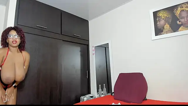 megan-hotxx online show from 11/18/25, 03:01