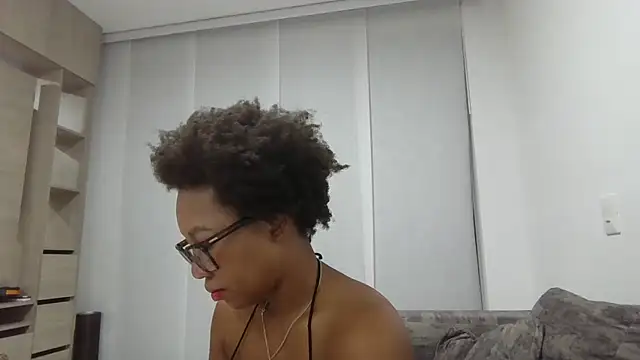 Snapshot of megan-hotxx chatting on 07/11/26, 04:15 megan-hotxx online show from 07/11/26, 04:15