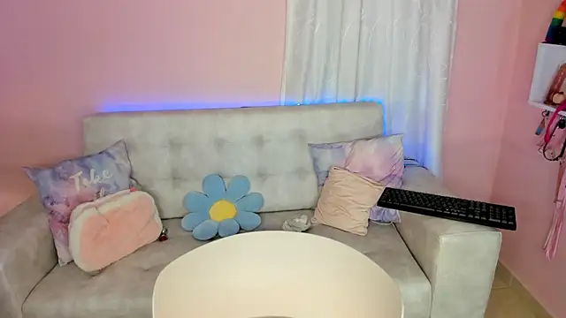 tinysara online show from 12/04/24, 04:27