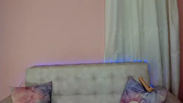 tinysara online show from 03/15/25, 04:43