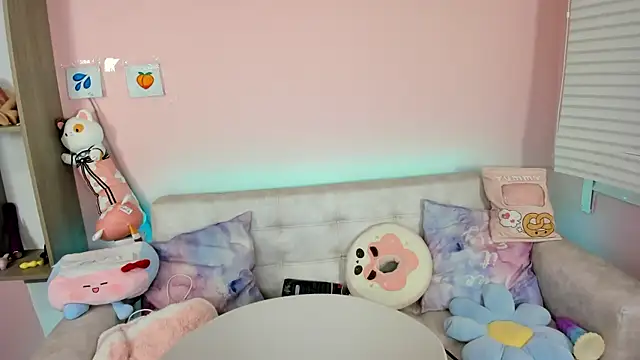 tinysara online show from 09/25/25, 04:32