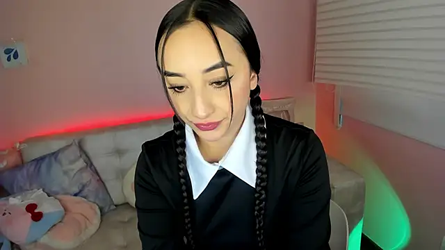 tinysara online show from 11/17/25, 04:35