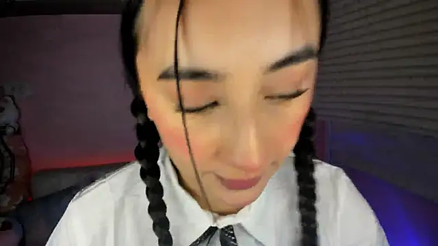 tinysara online show from 03/25/26, 04:35