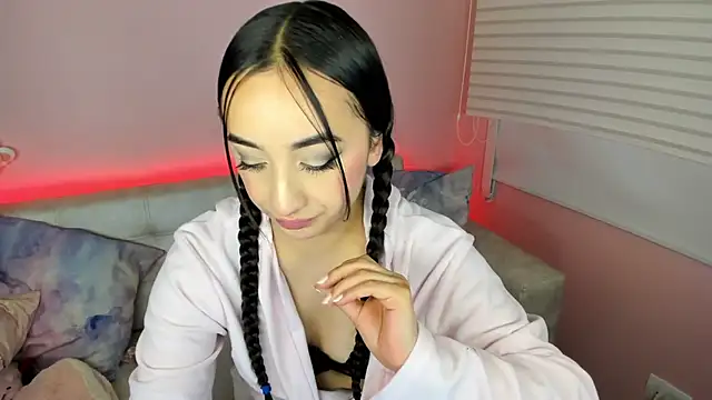 tinysara online show from 04/19/26, 04:39