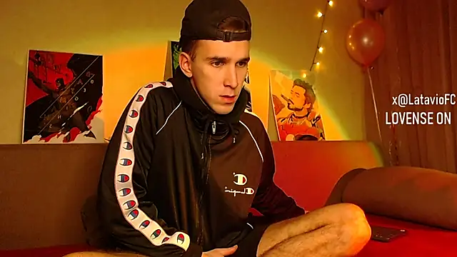 Snapshot of Midnighter_ chatting on 12/25/24, 02:03 Midnighter  online show from 12/25/24, 02:03