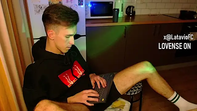 Snapshot of Midnighter_ chatting on 09/20/25, 01:17 Midnighter  online show from 09/20/25, 01:17