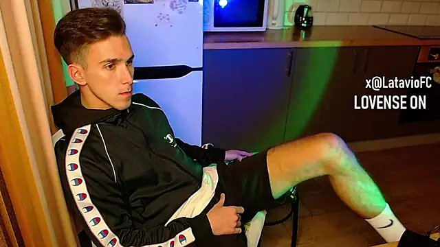 Snapshot of Midnighter_ chatting on 09/20/25, 07:15 Midnighter  online show from 09/20/25, 07:15