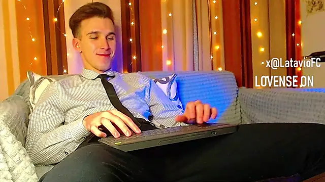 Midnighter  online show from 12/23/25, 12:52