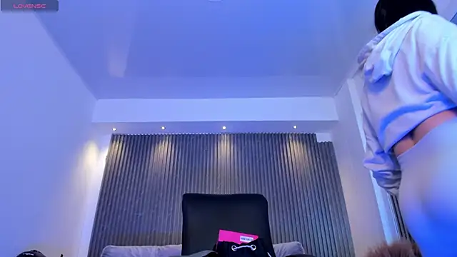 charlottewhitte online show from 09/15/25, 11:43