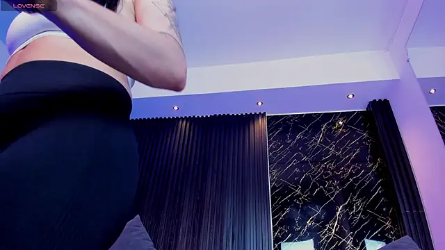 charlottewhitte online show from 09/16/25, 11:11