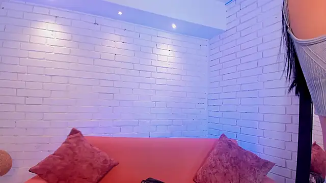 charlottewhitte online show from 09/18/25, 11:34