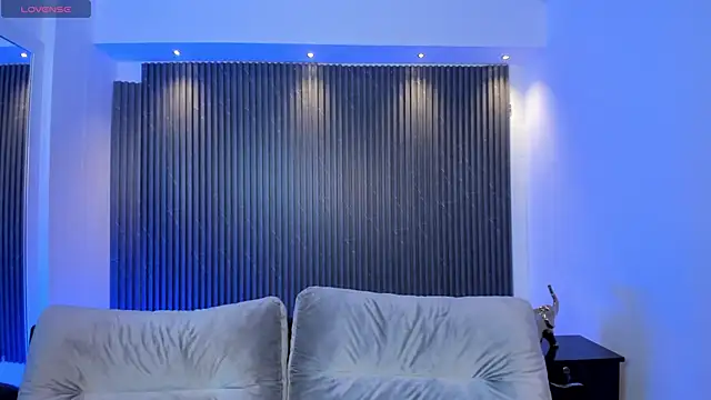 charlottewhitte online show from 12/01/25, 12:54