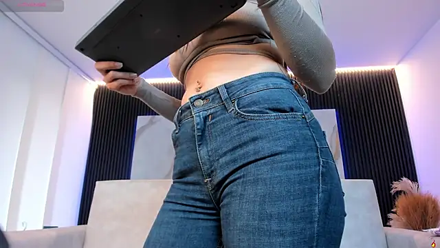 charlottewhitte online show from 01/13/26, 12:32