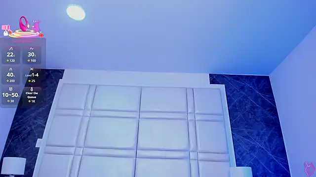 charlottewhitte online show from 04/11/26, 11:47