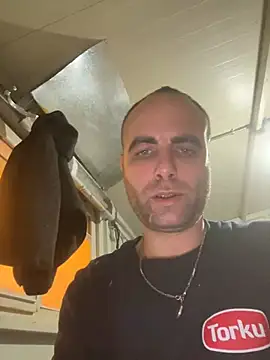 Snapshot of mustican422 chatting on 01/25/25, 05:08 mustican422 online show from 01/25/25, 05:08