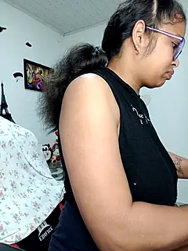 Snapshot of chalohott chatting on 09/24/25, 10:40 chalohott online show from 09/24/25, 10:40