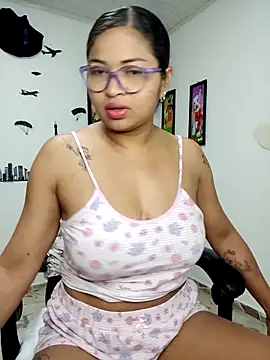 Snapshot of chalohott chatting on 10/22/25, 09:42 chalohott online show from 10/22/25, 09:42