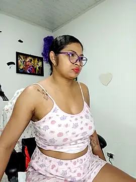 Snapshot of chalohott chatting on 10/23/25, 09:08 chalohott online show from 10/23/25, 09:08