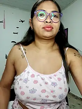 Snapshot of chalohott chatting on 10/25/25, 10:01 chalohott online show from 10/25/25, 10:01