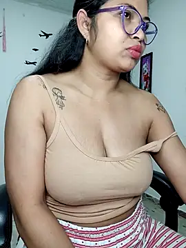 Snapshot of chalohott chatting on 10/26/25, 10:32 chalohott online show from 10/26/25, 10:32