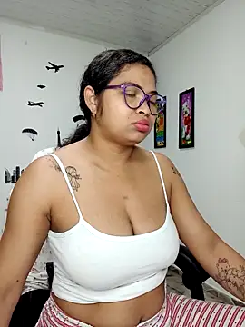 Snapshot of chalohott chatting on 11/04/25, 09:19 chalohott online show from 11/04/25, 09:19