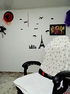 Snapshot of chalohott chatting on 11/07/25, 10:04 chalohott online show from 11/07/25, 10:04