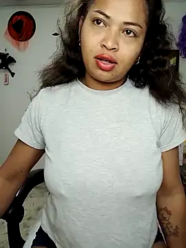 Snapshot of chalohott chatting on 11/08/25, 08:47 chalohott online show from 11/08/25, 08:47