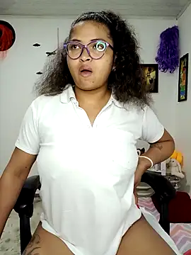 Snapshot of chalohott chatting on 11/14/25, 09:52 chalohott online show from 11/14/25, 09:52