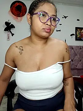 Snapshot of chalohott chatting on 11/25/25, 10:04 chalohott online show from 11/25/25, 10:04