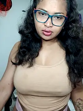 Snapshot of chalohott chatting on 12/04/25, 10:24 chalohott online show from 12/04/25, 10:24