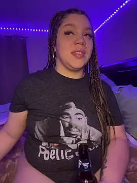 Snapshot of QueenNuttCollector chatting on 12/21/24, 01:58 QueenNuttCollector online show from 12/21/24, 01:58