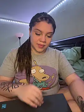 Snapshot of QueenNuttCollector chatting on 12/30/24, 01:58 QueenNuttCollector online show from 12/30/24, 01:58