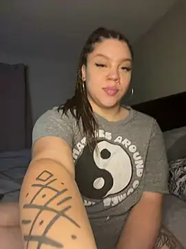 Snapshot of QueenNuttCollector chatting on 01/07/25, 01:17 QueenNuttCollector online show from 01/07/25, 01:17