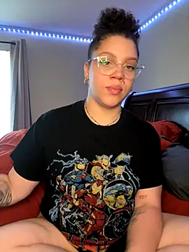 Snapshot of QueenNuttCollector chatting on 10/01/25, 02:45 QueenNuttCollector online show from 10/01/25, 02:45