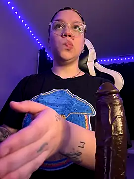 Snapshot of QueenNuttCollector chatting on 10/19/25, 09:54 QueenNuttCollector online show from 10/19/25, 09:54