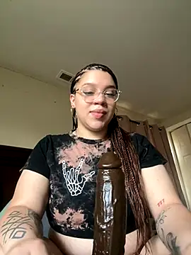 Snapshot of QueenNuttCollector chatting on 11/20/25, 04:18 QueenNuttCollector online show from 11/20/25, 04:18